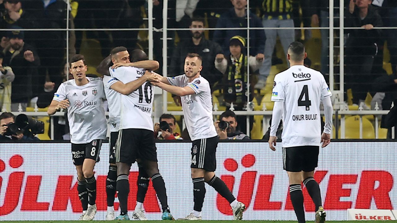 Fenerbahçe büyük maçlarda kayıp! Beşiktaş'tan Kadıköy'de 4 gollü galibiyet