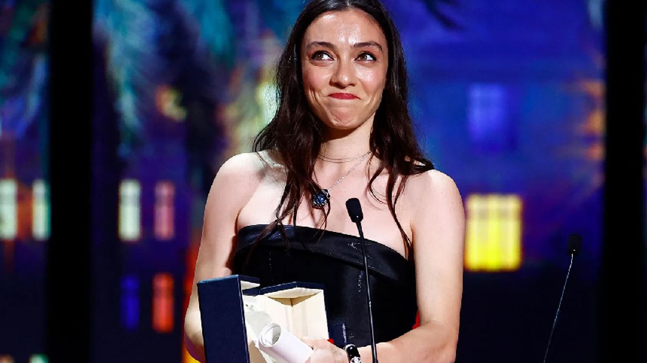 Merve Dizdar, Cannes Film Festivali'nde en iyi kadın oyuncu ödülünü aldı