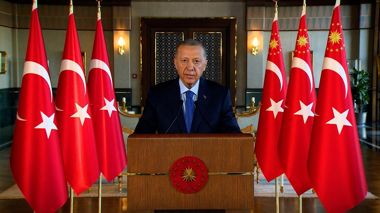Cumhurbaşkanı Erdoğan'dan "100'üncü yıl" paylaşımı: Yer gök bayrak olsun