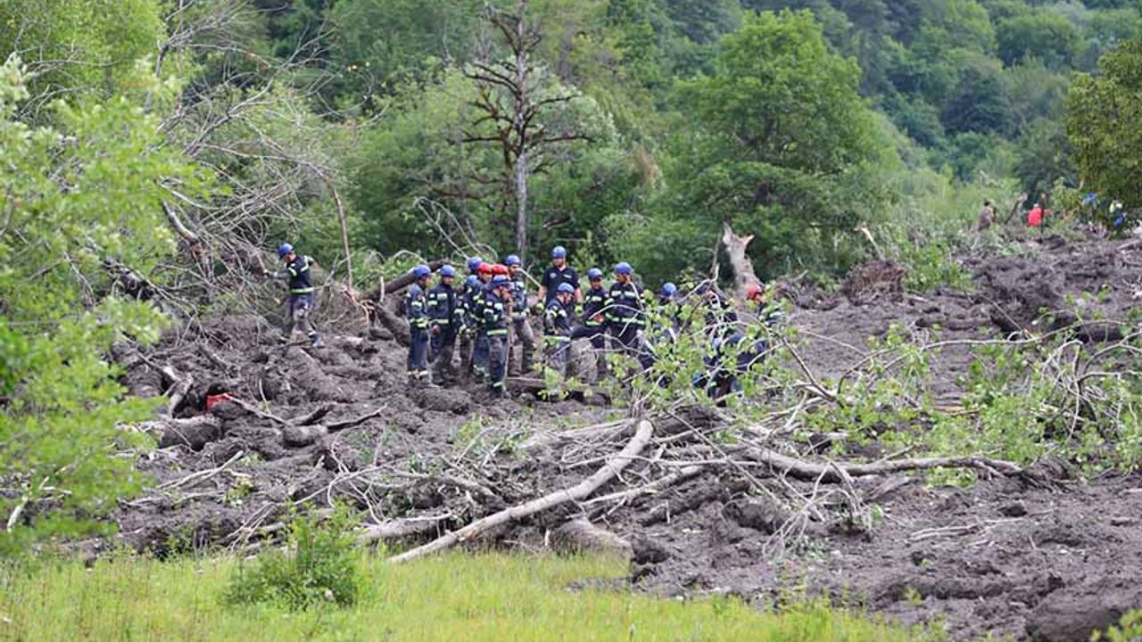 Gürcistan'daki heyelanda 11 kişi hayatını kaybetti