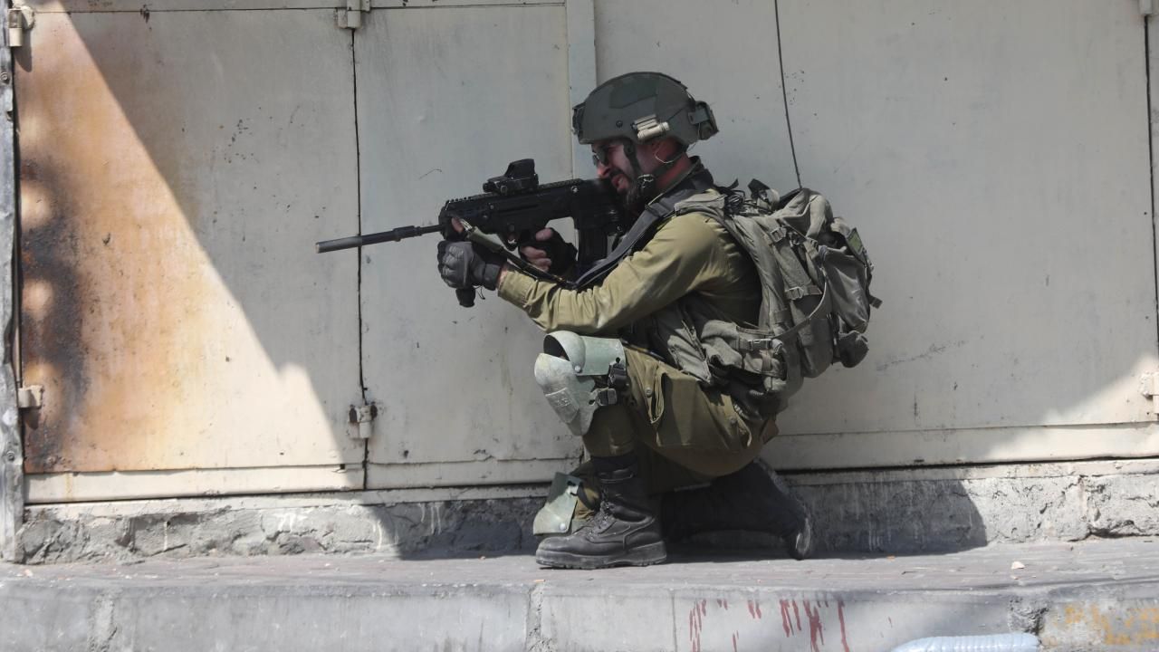 İsrail askerleri Batı Şeria'da Filistinli bir genci öldürdü