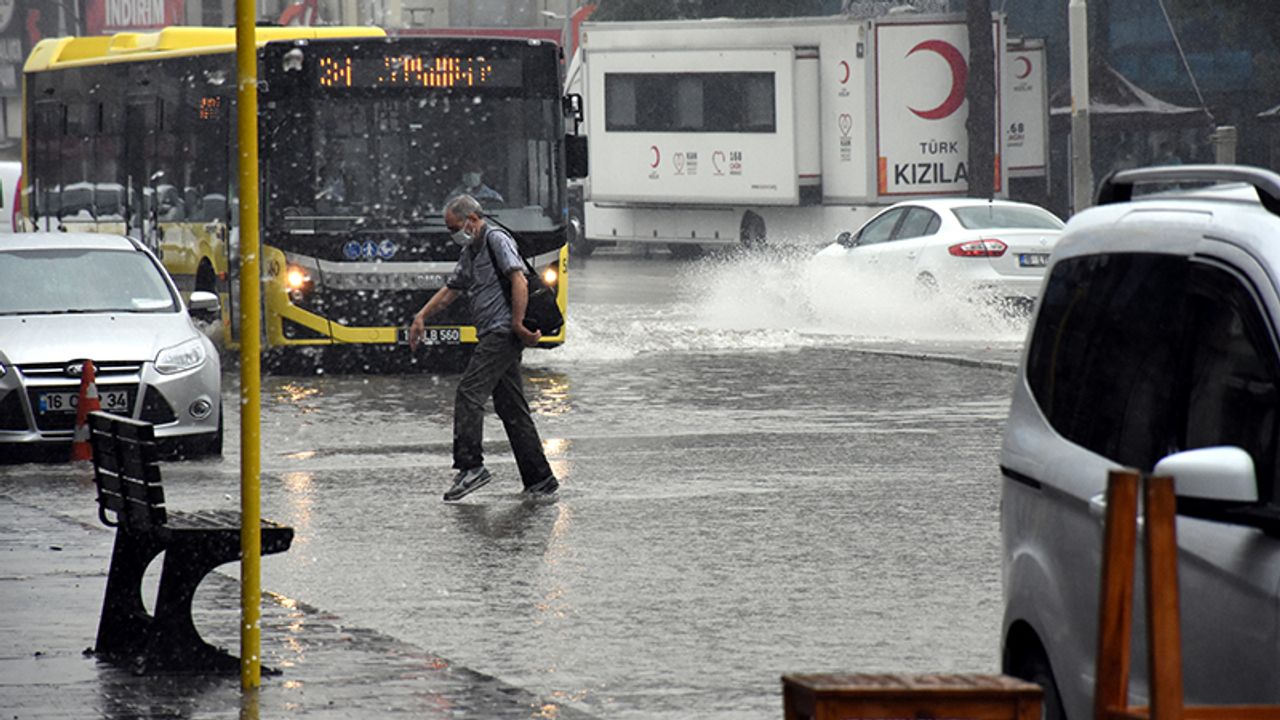 AFAD İstanbullulara mesaj gönderdi! Sel, su baskınları, yıldırıma karşı uyarı...