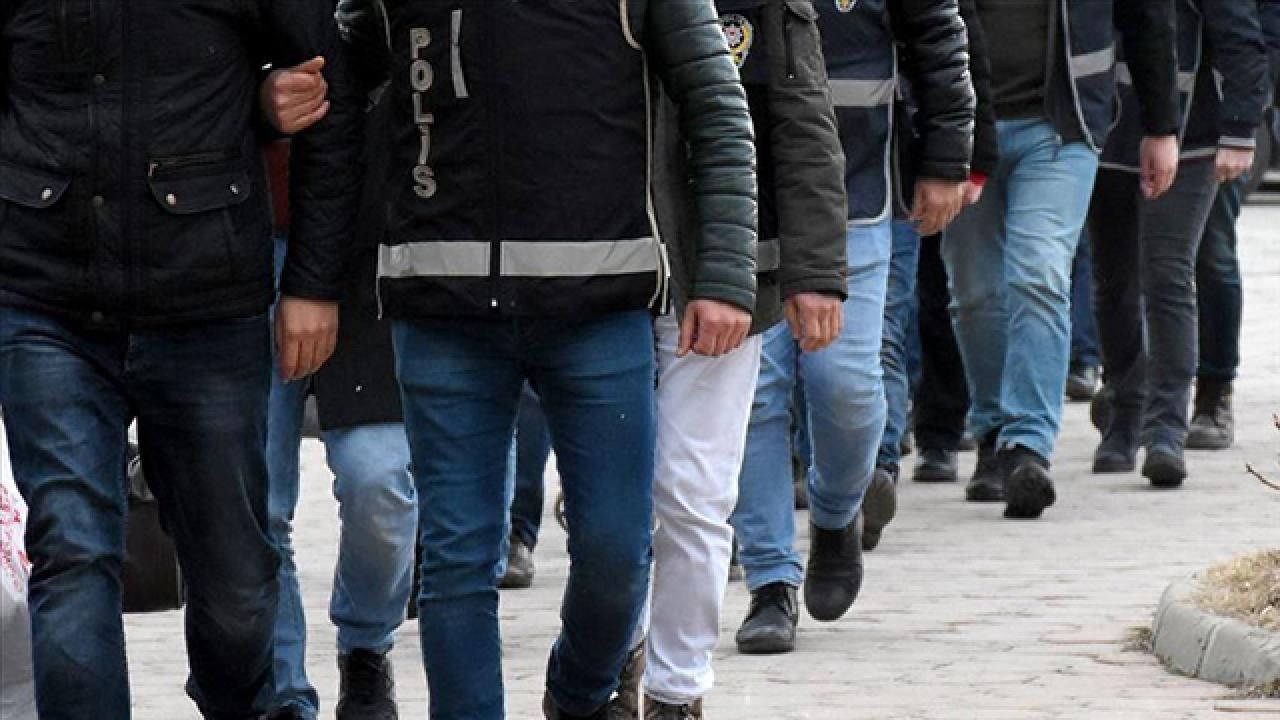 İzmir'de FETÖ operasyonunda 94 şüpheli gözaltına alındı