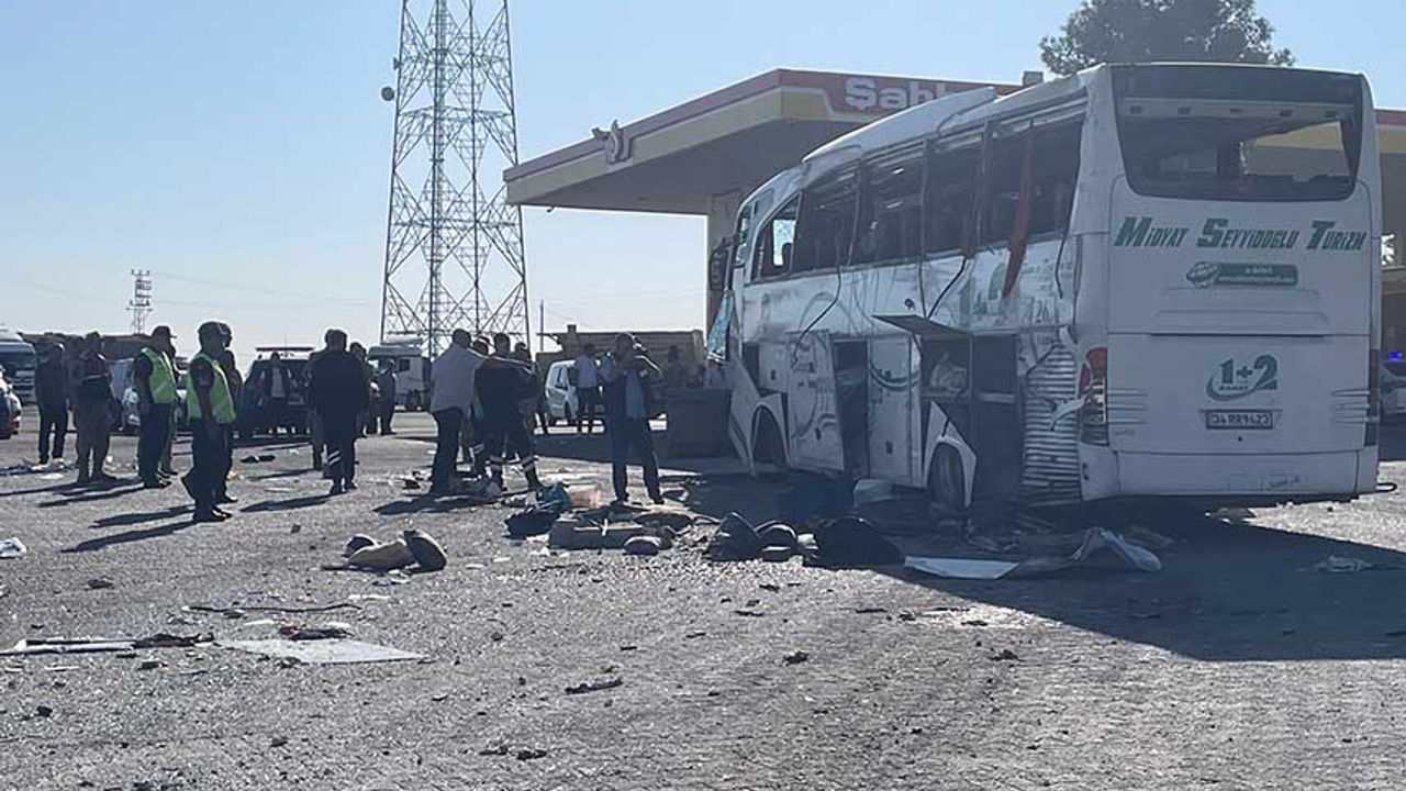 Şanlıurfa'da otomobille çarpışan otobüs devrildi: 2 ölü, 25 yaralı
