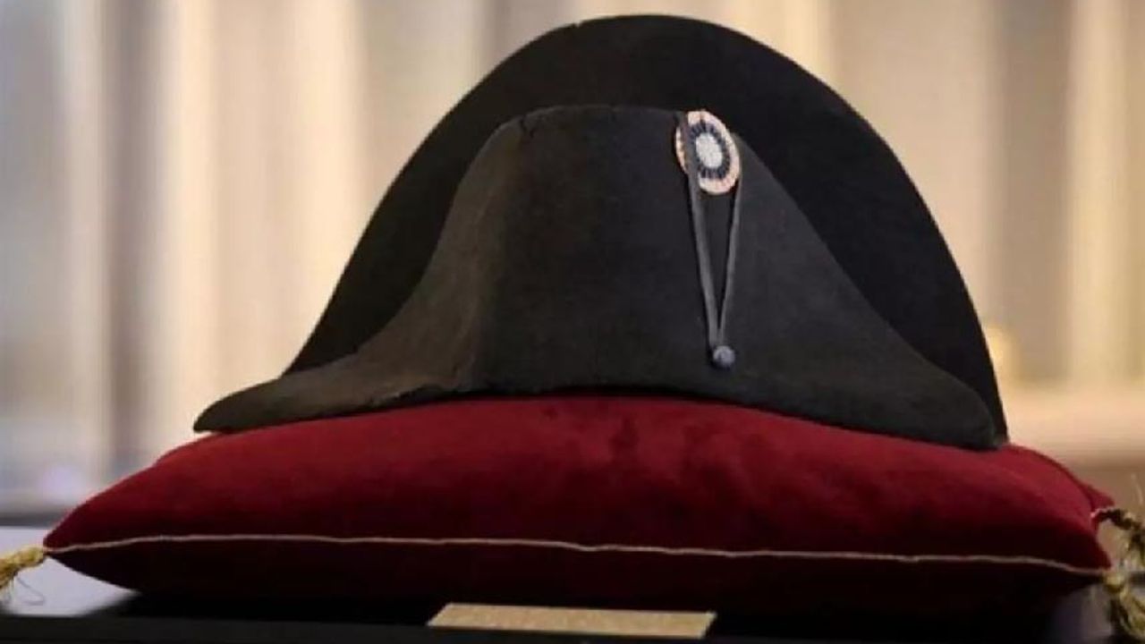 Napoleon'un ünlü şapkası müzayedeye çıkıyor