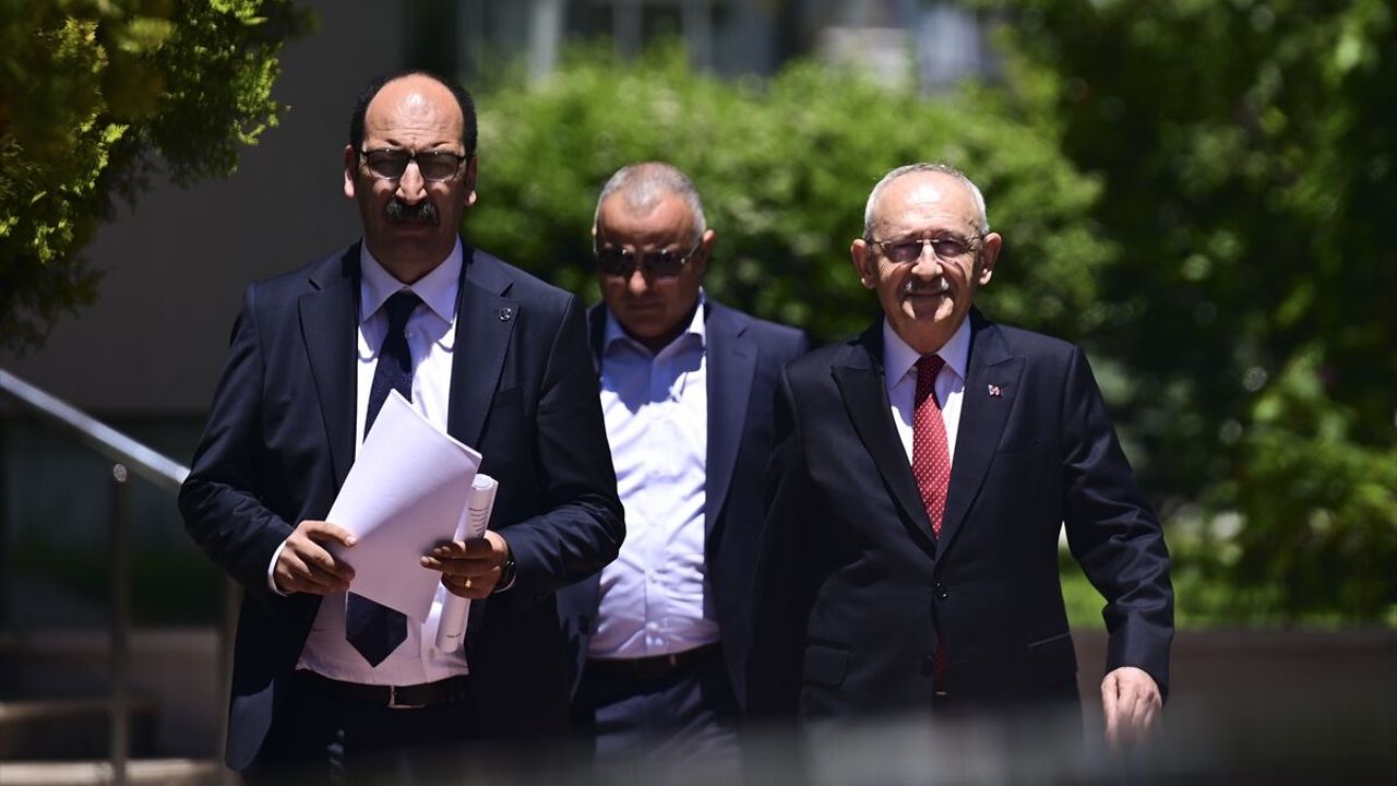 Kılıçdaroğlu, "Halkla Bayramlaşma" programı için genel merkeze geldi