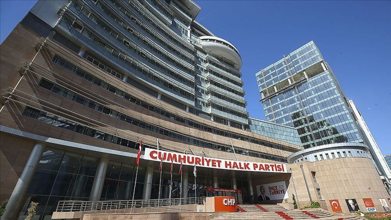 CHP'deki partililer genel merkeze gelmeye başladı