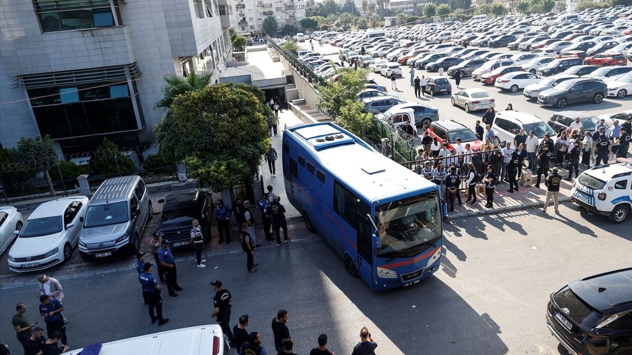 Mersin'deki yolsuzluk soruşturmasında Vahap Seçer ve 2 belediye başkanı tutuklandı