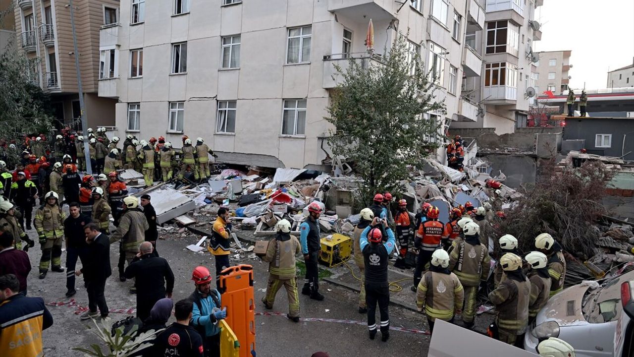 Vali Gül'den çöken binadaki arama kurtarma çalışmalarıyla ilgili açıklama