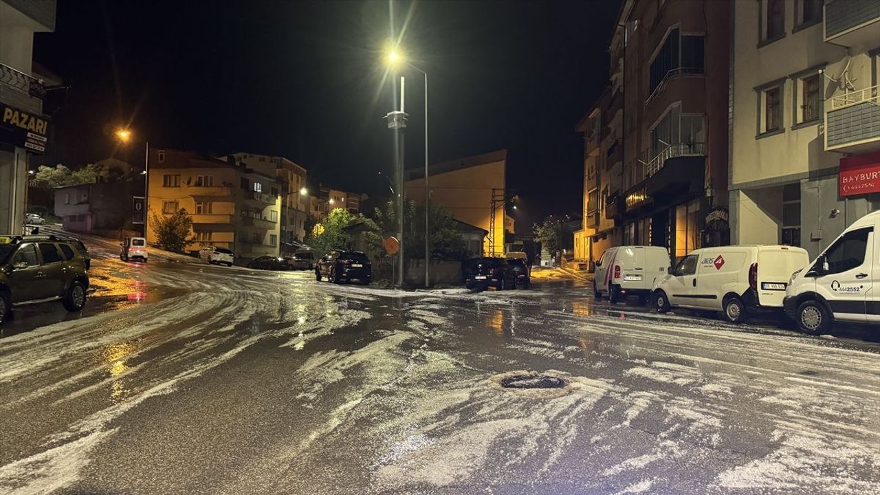 Bayburt'ta dolu etkili oldu