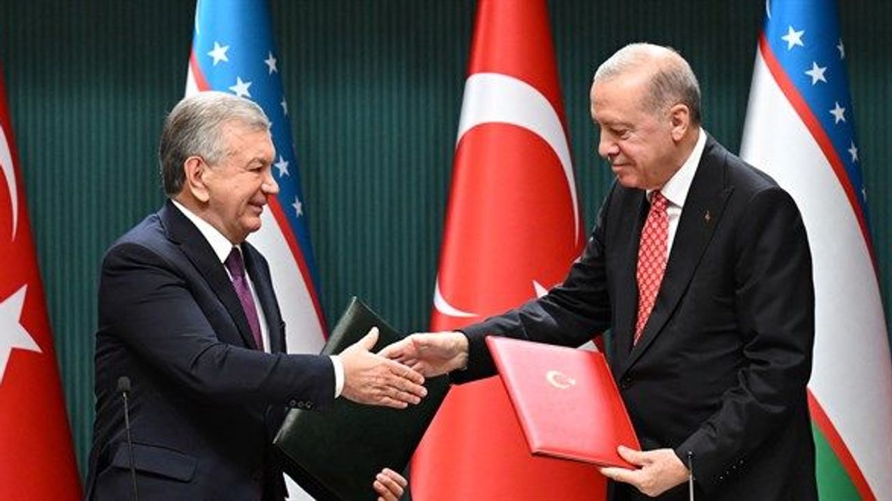 Cumhurbaşkanı Erdoğan, Özbekistan Cumhurbaşkanı Mirziyoyev ile görüştü