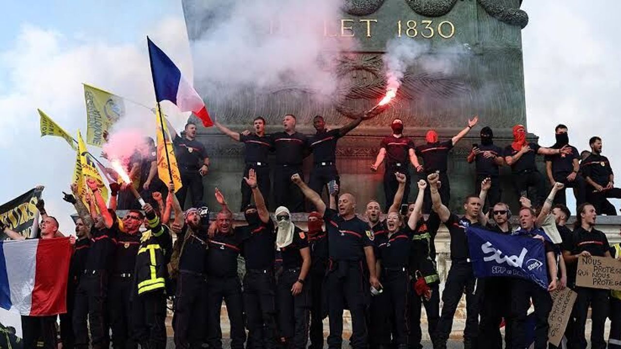 Fransa'da Eğitim Bakanı ile görüşen öğrenciler, eylemlerini sürdürecek