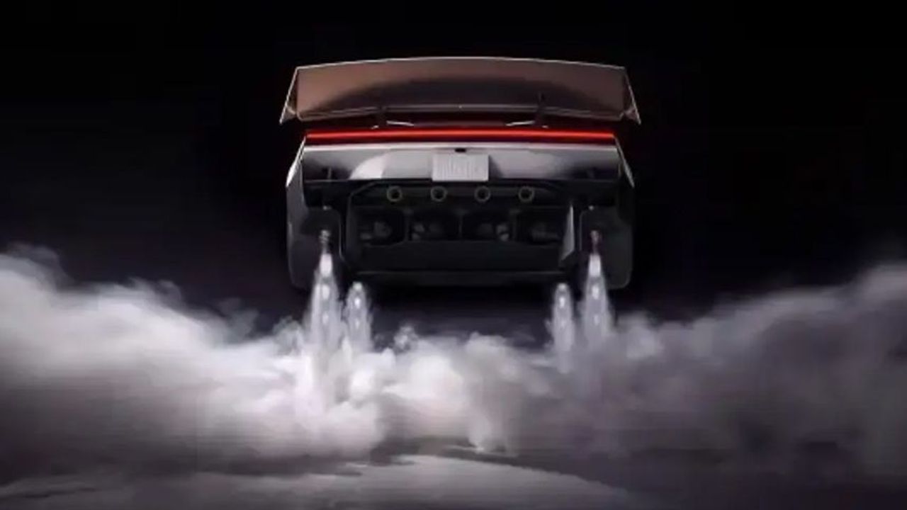 Uçan Tesla Roadster tanıtıldı: Havada takla atıyor, 0-100'ü 1 saniyenin altında!