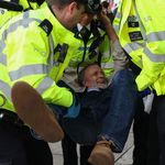 Londra'da "Palestine Action" grubuna destek eyleminde 890 kişi gözaltına alındı