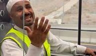 Mekke yollarında gönülleri ısıtan kare: Arap şoför Türkçe ilahiye coşkuyla eşlik etti