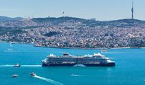 İstanbul Boğazı turkuaz renge büründü