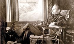 Sultan Abdülhamid'in aleyhinde, teröristin lehinde
