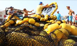 Antalya'da yasa dışı avlanan balıkçılar İHA'larla denetleniyor