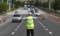 İstanbul'da büyük yürüyüş öncesi bazı yollar trafiğe kapatıldı