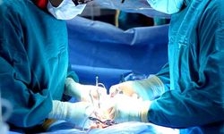 Ameliyatta hastanın karnında unutulan cerrahi alet 18 ay sonra çıkarıldı