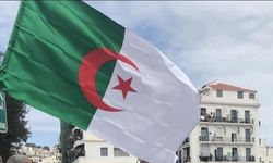 Cezayir'de cumhurbaşkanına İsrail ile savaşa girme yetkisi verildi