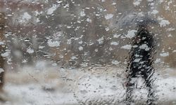 İran’ın bazı kentlerinde kar yağışı nedeniyle okullar tatil edildi
