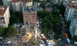 İzmir'de yıkılan binaların görüntüleri gelmeye devam ediyor