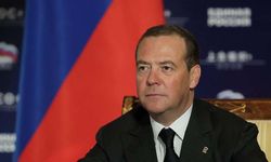 Medvedev: Batı, Zelenskiy'i ortada kaldırmaya karar verdi