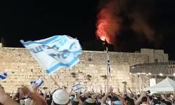 11 ay önce Yahudiler, Mescid-i Aksa’nın  yanmasını böyle kutladı