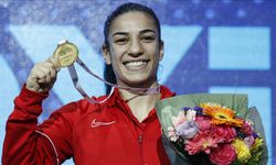Dünya Kadınlar Boks Şampiyonası'nda Ayşe Çağırır altın madalya kazandı