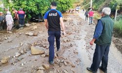 Aydın'da sağanak nedeniyle bazı evleri su bastı, iki otomobil sele kapıldı