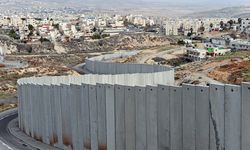 İsrail, işgal ettiği Batı Şeria'da 45 kilometrelik duvar örüyor!