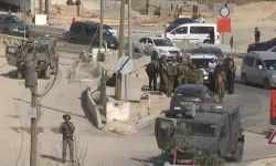 Batı Şeria'da İsrail askerlerinin silahla vurduğu Filistinli genç öldü