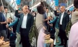 Bakan Karaismailoğlu, Marmaray'da ayakta seyahat ederken görüntülendi
