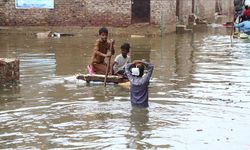 Pakistan'ı vuran sel felaketi sonrası 10 çocuk difteri nedeniyle öldü