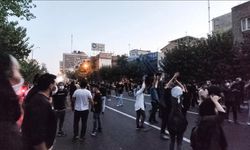 İran Devrim Muhafızları göstericileri uyardı: Sokağa çıkmayın