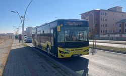 Ağrı'da belediye otobüsünün çarptığı 2 kadın hayatını kaybetti