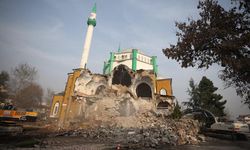 Düzce depreminde ağır hasar gören Çilimli Merkez Camii yıkıldı