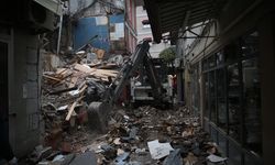 Düzce'deki depremde yıkılan iş yerinin enkazı kaldırıldı