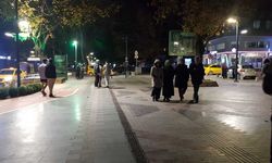 Kocaeli'de depremi hisseden bazı vatandaşlar sokağa çıktı