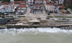 Kastamonu'da dalgalar sahilde hasara neden oldu