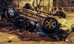 Konya'da bariyere çarpan araçtaki 2 kişi hayatını kaybetti