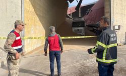 Hatay'da çöken depo çatısının altında kalan TIR şoförü hayatını kaybetti