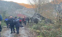 Zonguldak'ta öğrenci servisi şarampole devrildi: Ölü ve yaralılar var