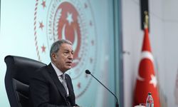 Bakan Akar'dan Yunanistan'a tepki: 6 milden fazlasını kabul etmeyiz