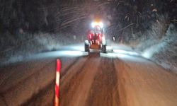 İnegöl-Domaniç kara yolunda kar yağışı ulaşımı aksattı