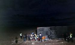 Afyonkarahisar'da yolcu otobüsü devrildi: 6 ölü 36 yaralı