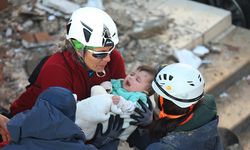 Hatay'da anne ve bebeği depremden 29 saat sonra enkazdan sağ çıkarıldı