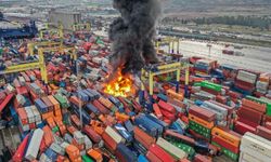 Yangın söndürme toplarıyla müdahale edildi! İskenderun Limanı’ndaki yangının söndürüldü