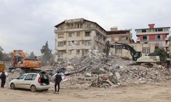 Hatay'da enkaz kaldırma ve yıkım çalışmaları 20 mahallede devam ediyor